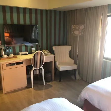 The Moon Hotel-2