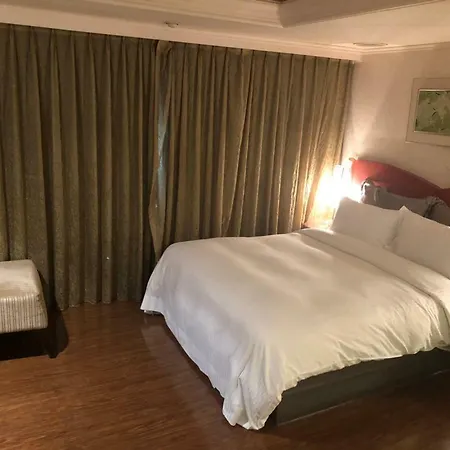 The Moon Hotel-3